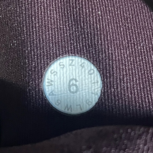 Lulu lemon leggings maroon size 6 - Picture 12 of 13